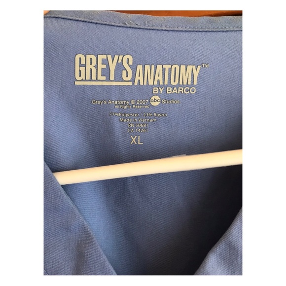 Grey’s Anatomy Womens Mock-wrap scrub top - Picture 4 of 5